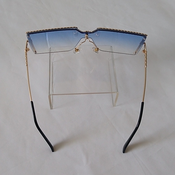 ✨"Sassy -N- Classy" fashion glasses✨ - Picture 3 of 3